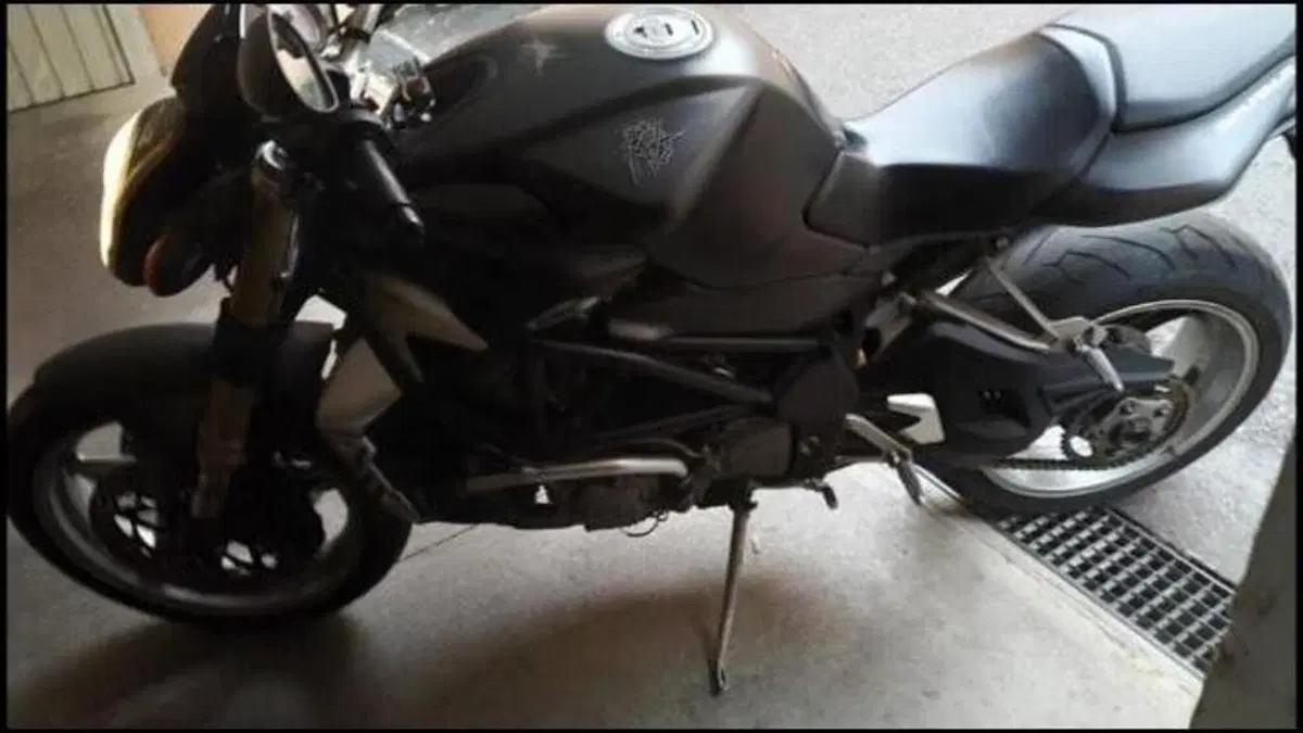 MV Agusta Brutale 750 America (2004 - 06)  (2)