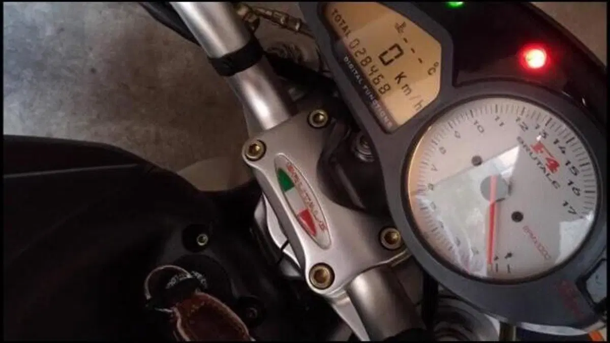 MV Agusta Brutale 750 America (2004 - 06)  (3)