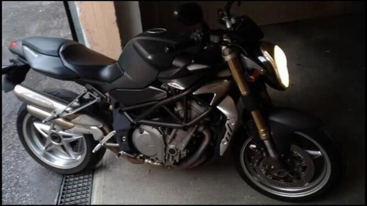 MV Agusta Brutale 750 America (2004 - 06)  (4)