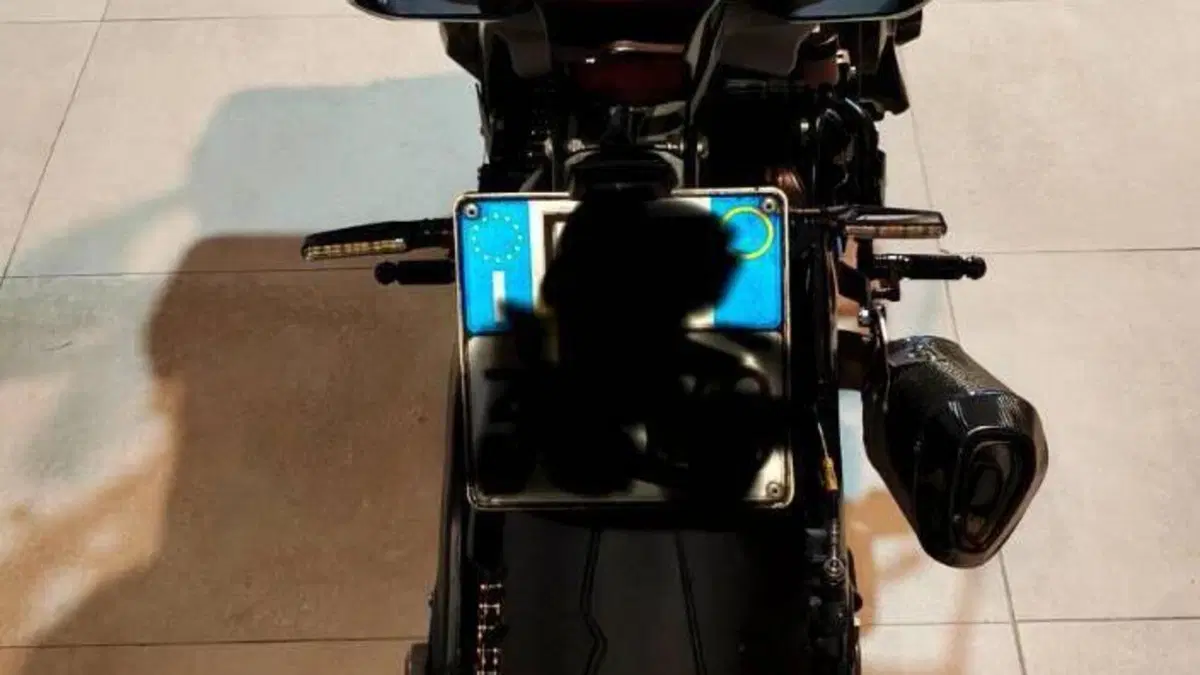 Yamaha YZF R1 (2015 - 16)  (4)