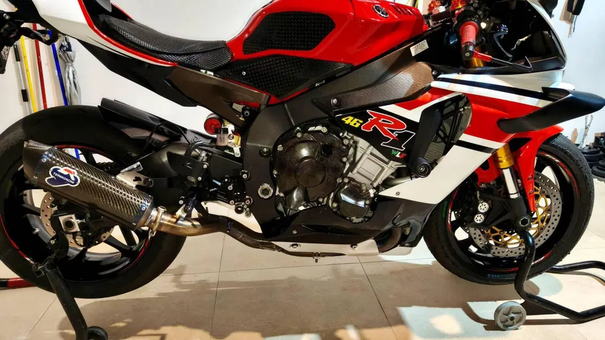 Yamaha YZF R1 (2015 - 16)  (2)