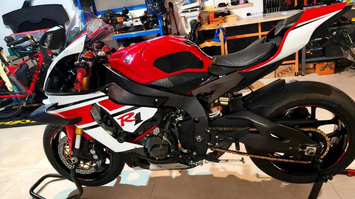 Yamaha YZF R1 (2015 - 16)  (3)
