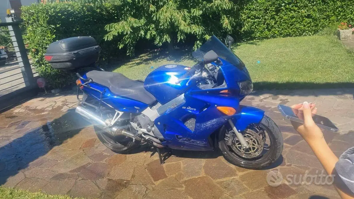 Honda VFR 800 (1998 - 01) 