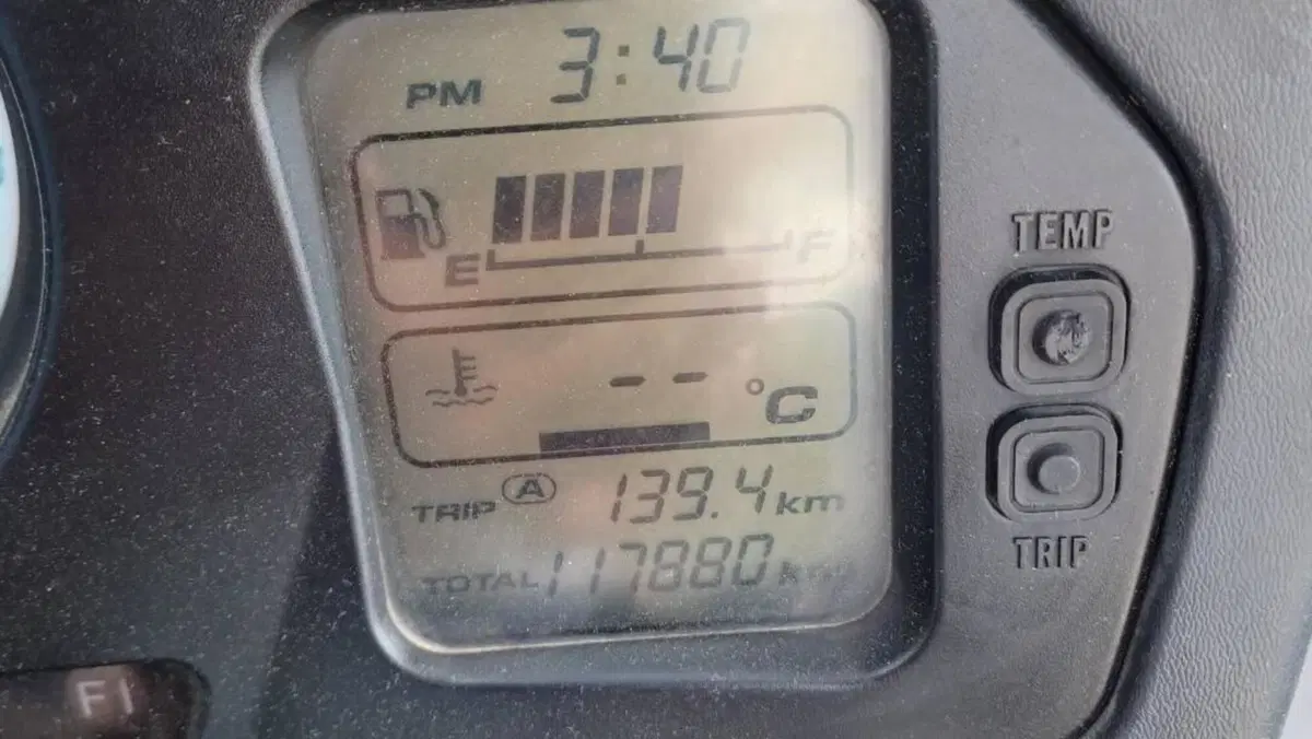Honda VFR 800 (1998 - 01)  (5)