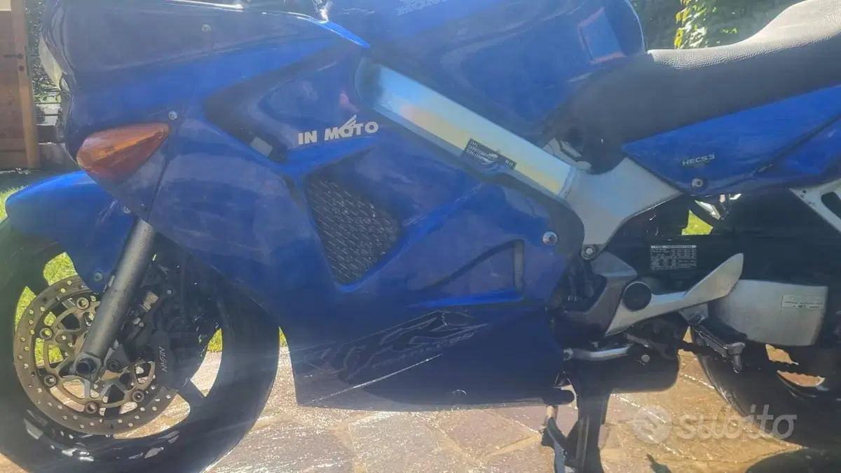Honda VFR 800 (1998 - 01)  (7)