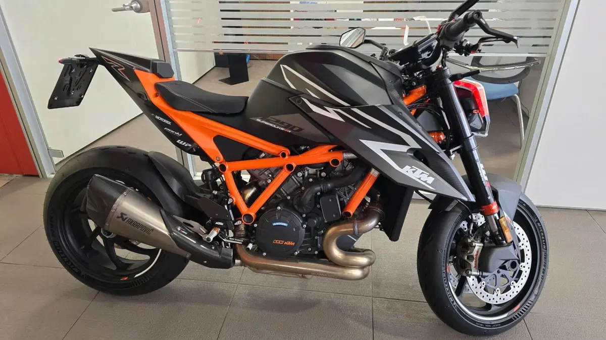 KTM 1290 Super Duke RR (2023)  (4)