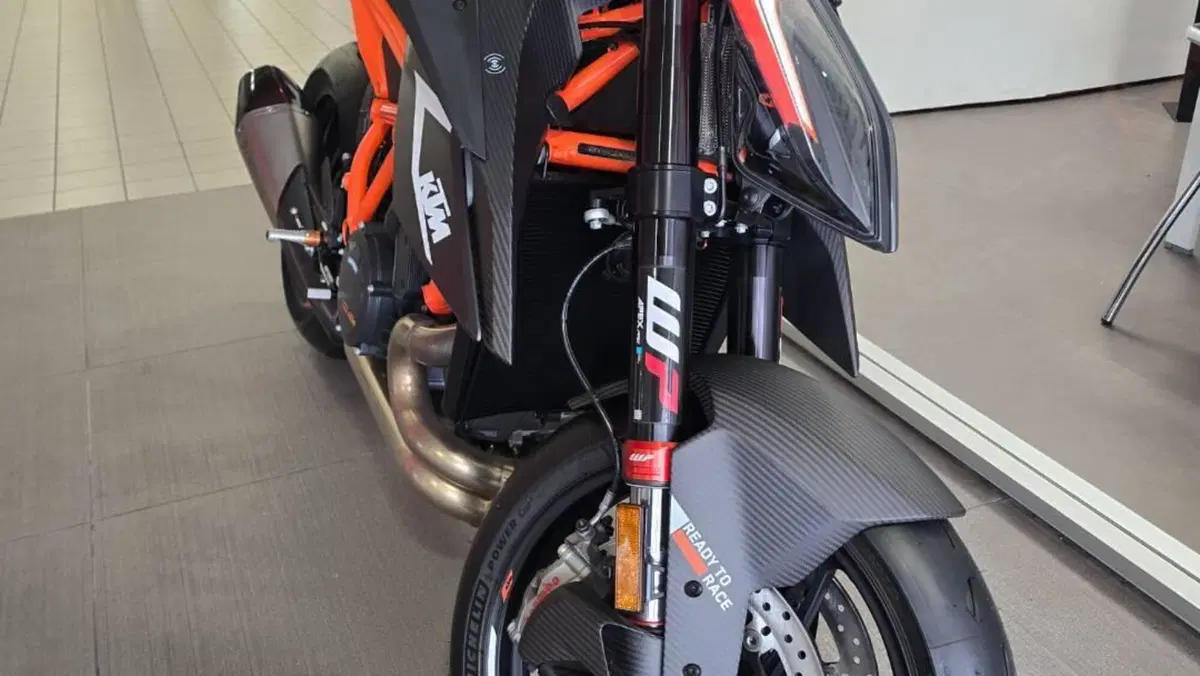 KTM 1290 Super Duke RR (2023)  (5)