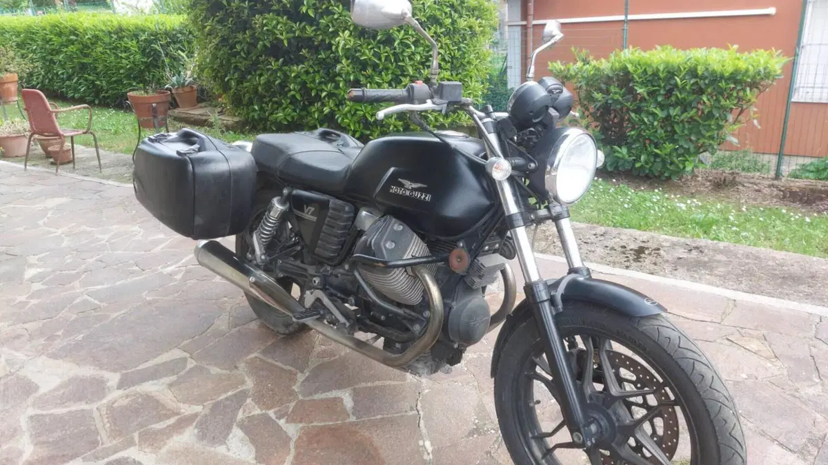Moto Guzzi V7 Stone (2012 - 15)  (2)