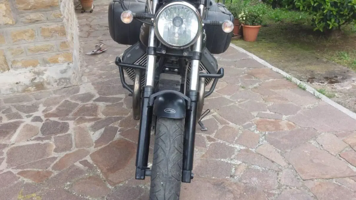 Moto Guzzi V7 Stone (2012 - 15)  (3)