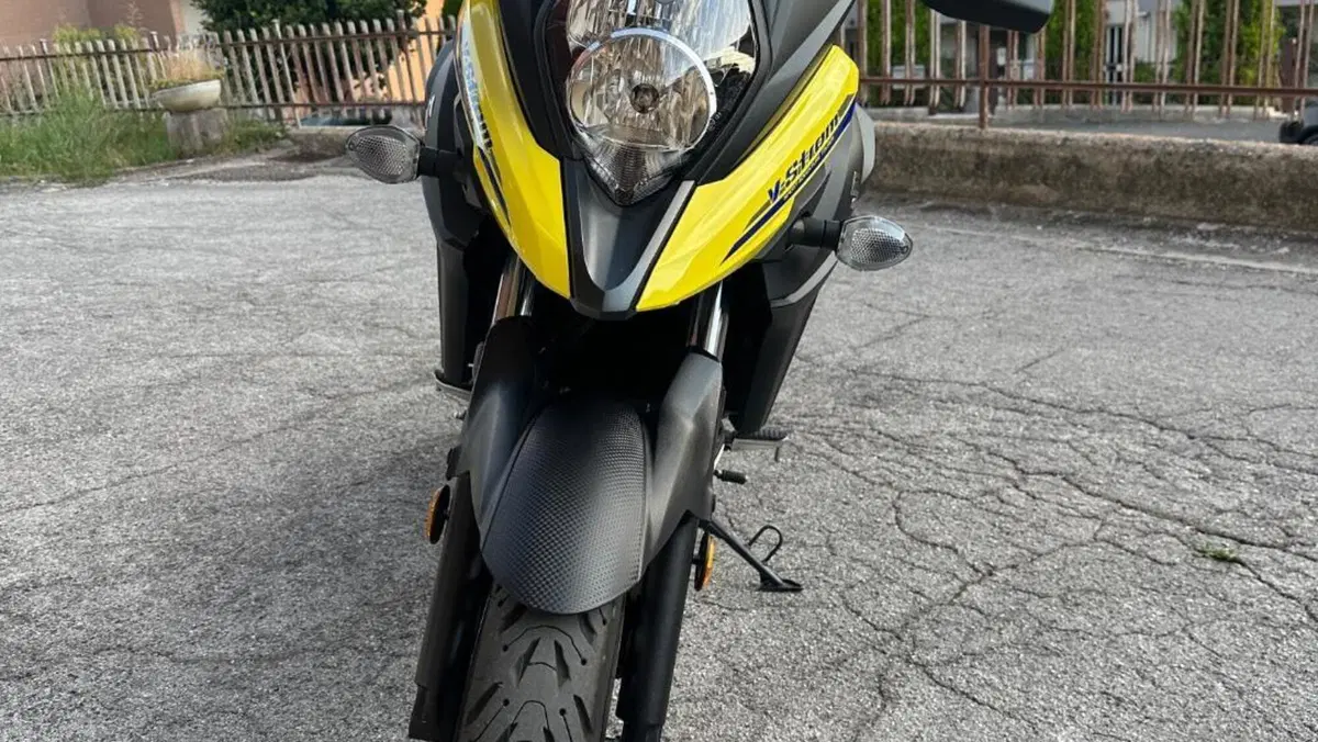 Suzuki V-Strom 650XT (2021 - 25)  (2)