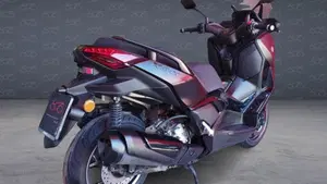 Yamaha X-Max 300 Tech Max (2025 - 26)  (3)