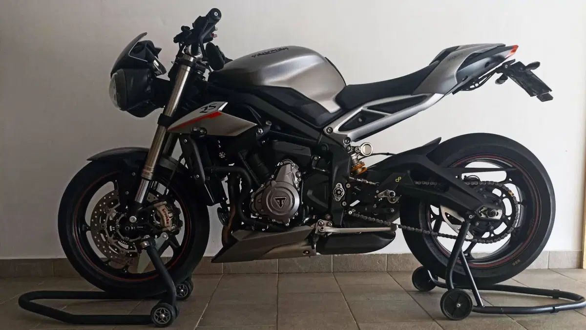 Triumph Street Triple RS (2017 - 19)  (2)
