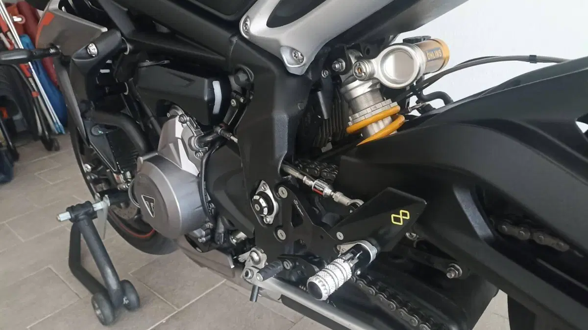 Triumph Street Triple RS (2017 - 19)  (3)