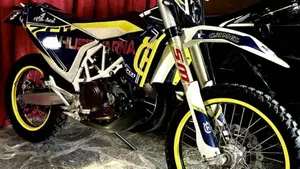 Husqvarna 701 Enduro (2016)  (2)