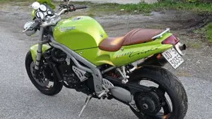 Triumph Speed Triple 955 (1998 - 01)  (2)