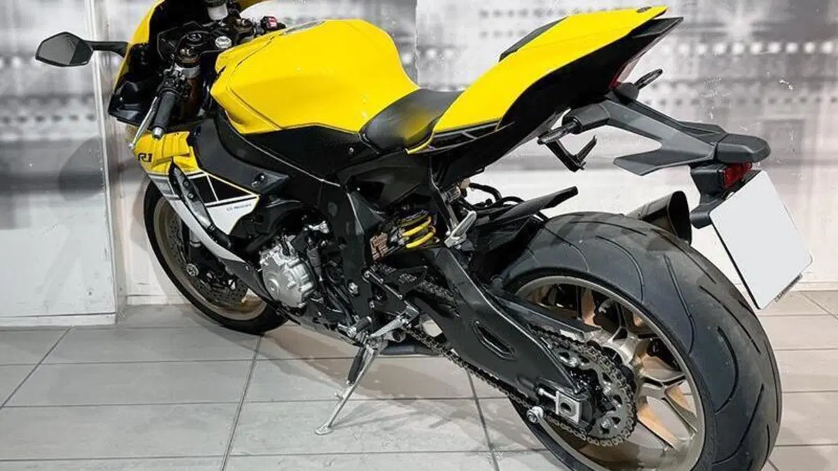 Yamaha YZF R1 60th Anniversary (2015 - 16)  (2)