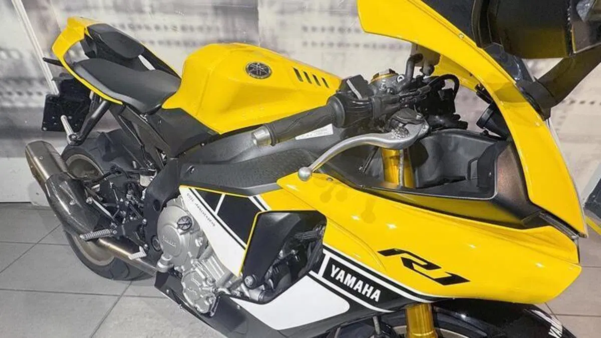 Yamaha YZF R1 60th Anniversary (2015 - 16)  (4)