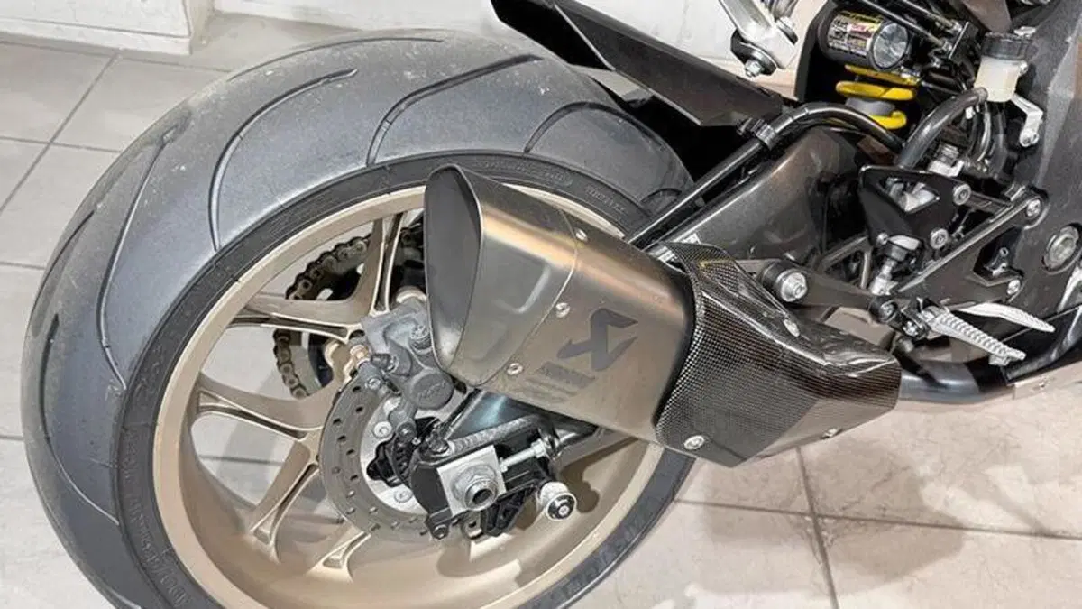 Yamaha YZF R1 60th Anniversary (2015 - 16)  (5)
