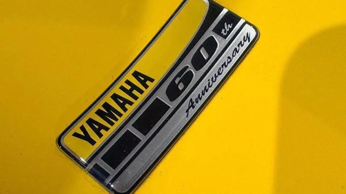 Yamaha YZF R1 60th Anniversary (2015 - 16)  (6)