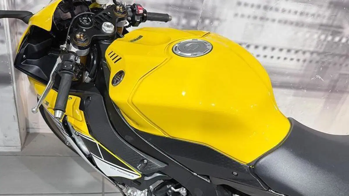 Yamaha YZF R1 60th Anniversary (2015 - 16)  (9)