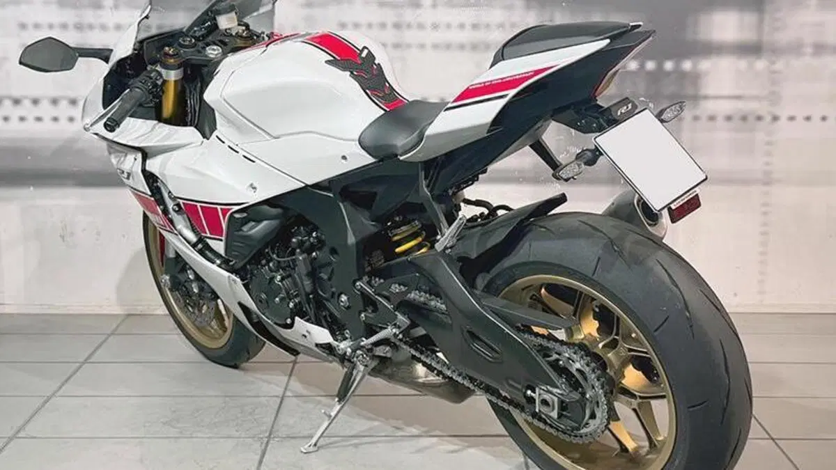 Yamaha YZF R1 World GP 60th Anniversary (2022 - 23)  (2)