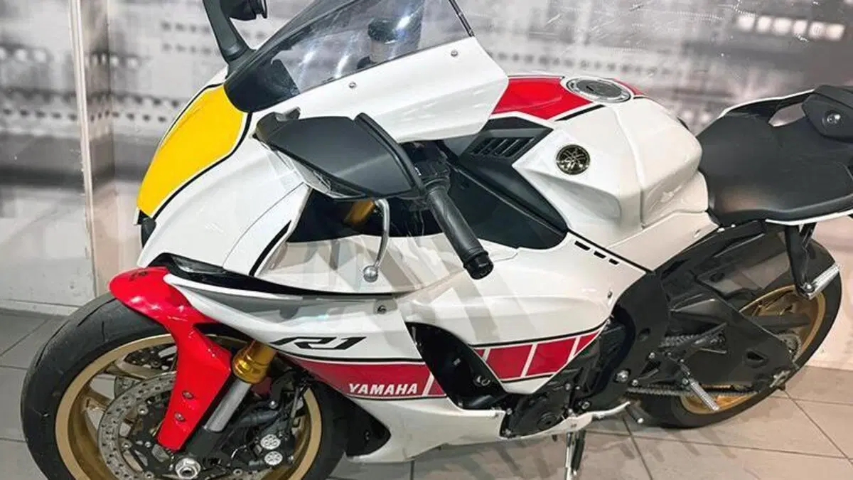 Yamaha YZF R1 World GP 60th Anniversary (2022 - 23)  (3)