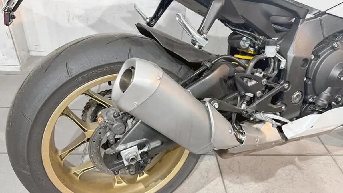 Yamaha YZF R1 World GP 60th Anniversary (2022 - 23)  (4)