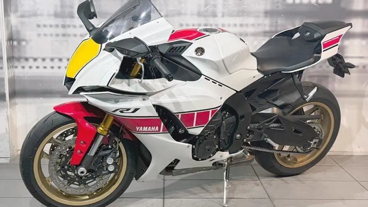Yamaha YZF R1 World GP 60th Anniversary (2022 - 23)  (7)