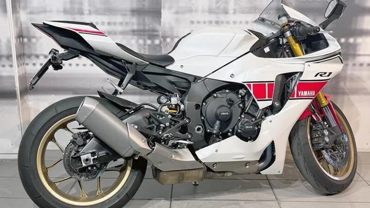 Yamaha YZF R1 World GP 60th Anniversary (2022 - 23)  (8)