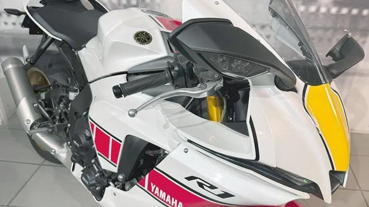 Yamaha YZF R1 World GP 60th Anniversary (2022 - 23)  (9)