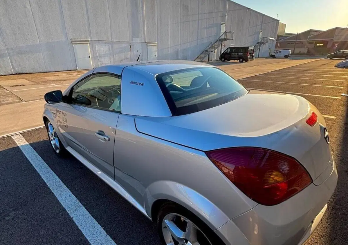 Opel Tigra TwinTop 1.4 16V Enjoy (3)