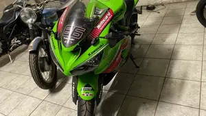 Kawasaki Ninja 636 ZX-6R (2005 - 06)  (2)