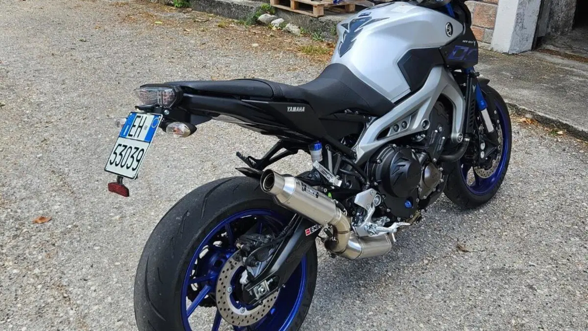 Yamaha MT-09 ABS (2016)  (2)