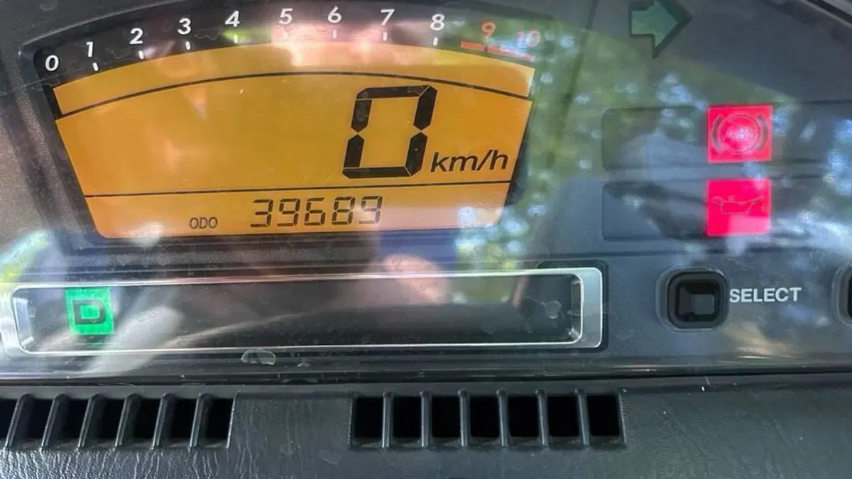 Suzuki Burgman AN 650 Executive ABS (2006 - 12)  (2)