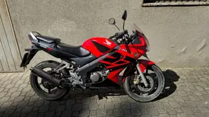 Honda CBR 125 R (2004 - 06)  (2)