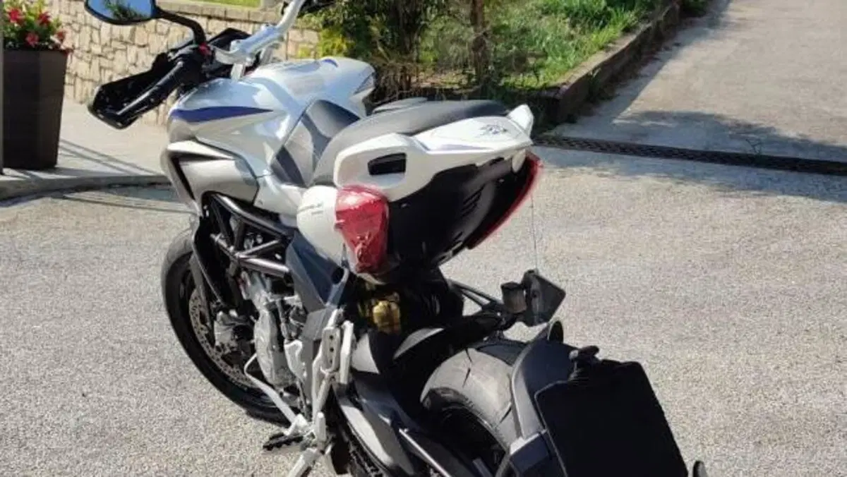 MV Agusta Stradale 800 EAS ABS (2015 - 17)  (6)
