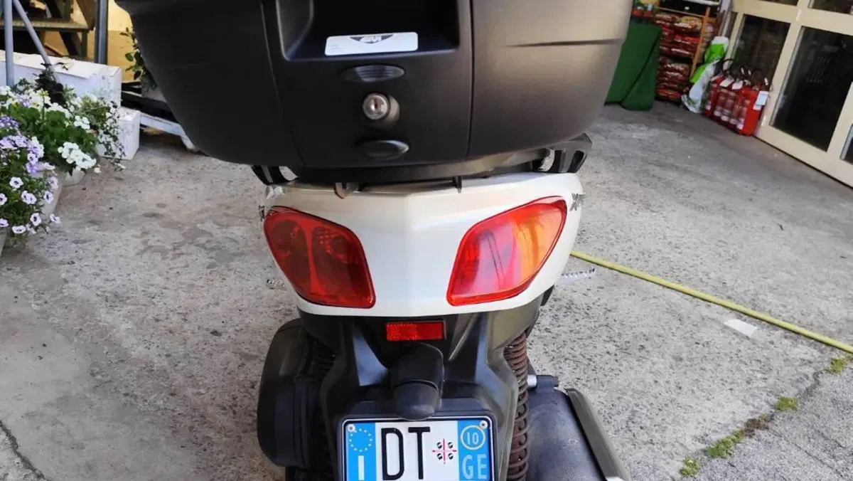 Yamaha X-Max 250 (2010 - 13)  (6)