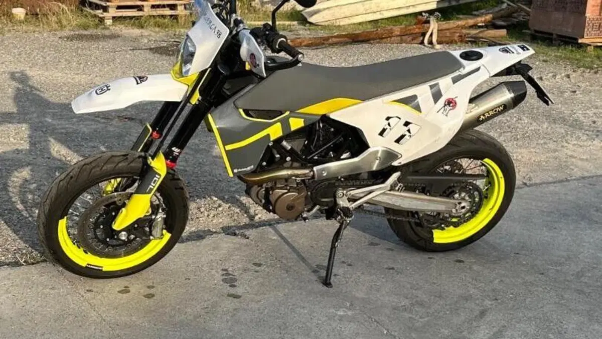 Husqvarna 701 Supermoto (2022) 
