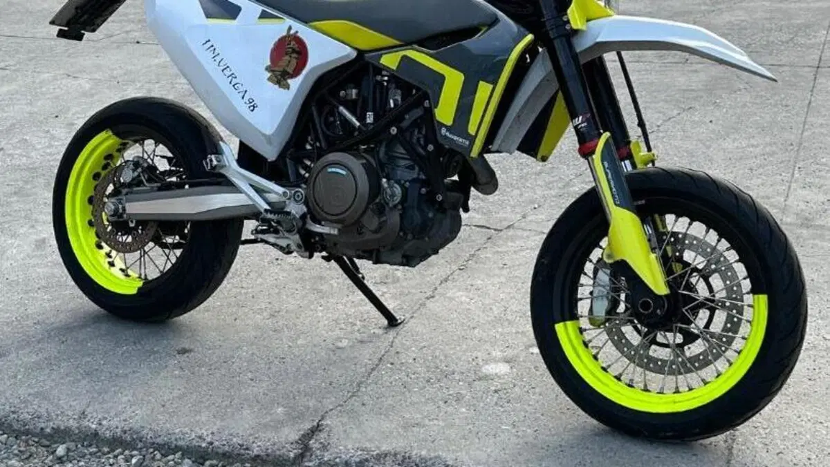 Husqvarna 701 Supermoto (2022)  (3)