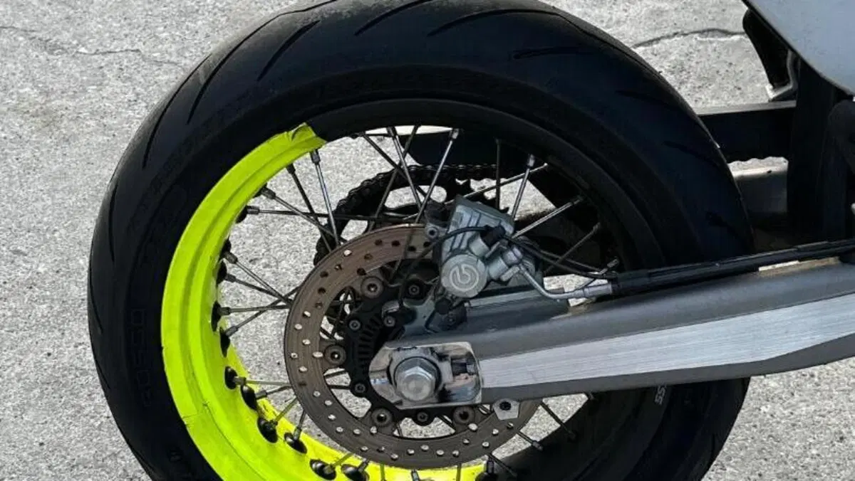 Husqvarna 701 Supermoto (2022)  (4)