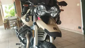 Moto Guzzi V85 TT Travel (2021 - 23)  (4)