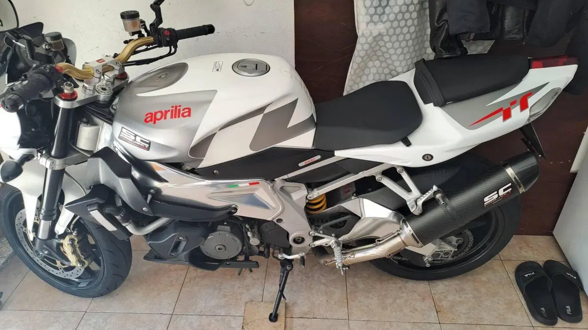 Aprilia Tuono 1000 R (2006 - 10)  (2)