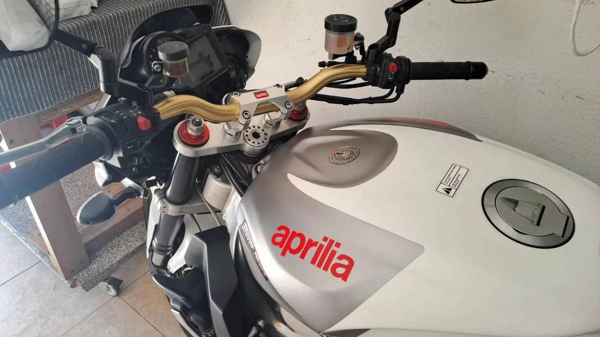 Aprilia Tuono 1000 R (2006 - 10)  (4)