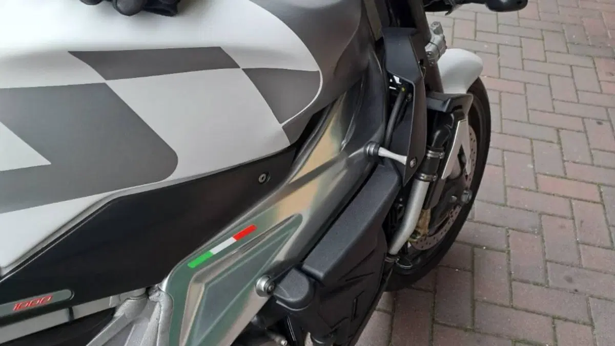 Aprilia Tuono 1000 R (2006 - 10)  (6)
