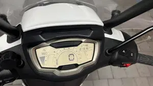 Piaggio Beverly 300 S ABS-ASR (2021 - 25)  (3)