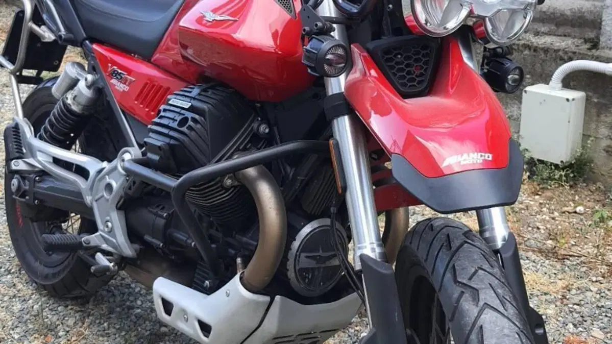 Moto Guzzi V85 TT (2019 - 20)  (2)