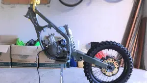 Kawasaki KX125 (2005 - 06)  (5)