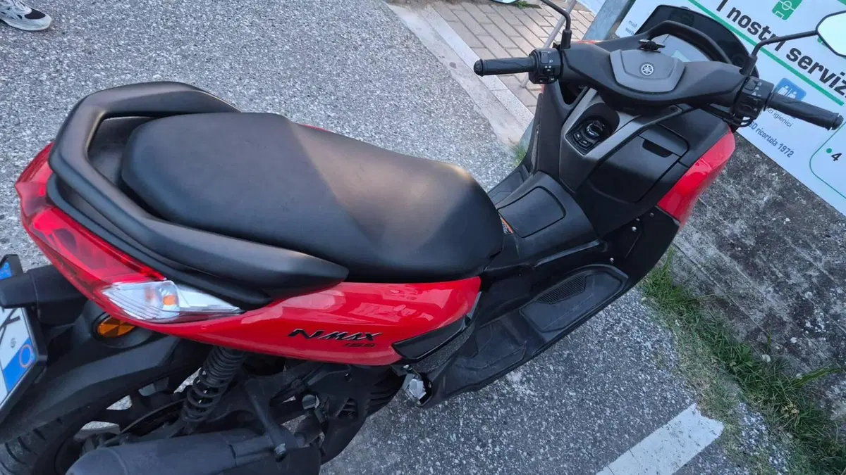 Yamaha N-Max 155 (2022 - 25)  (4)