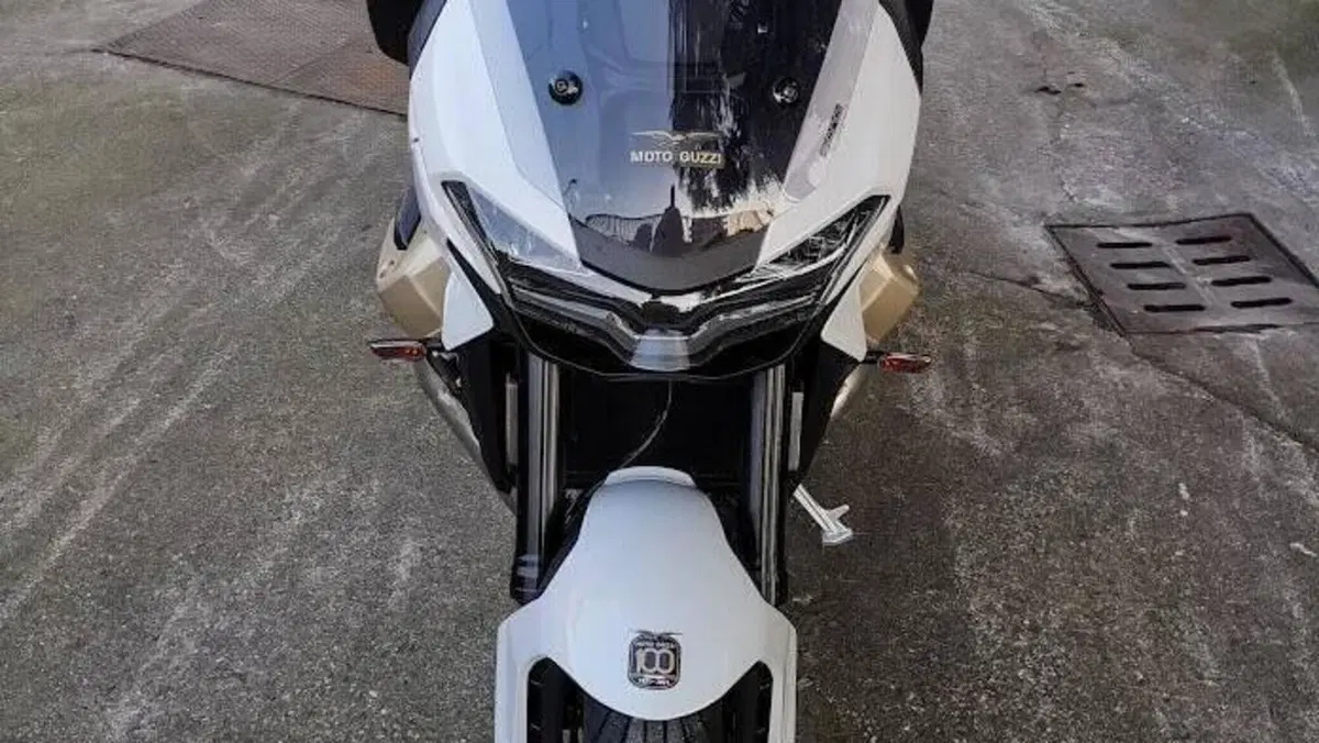 Moto Guzzi V100 Mandello (2022 - 24)  (2)