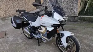 Moto Guzzi V100 Mandello (2022 - 24) 